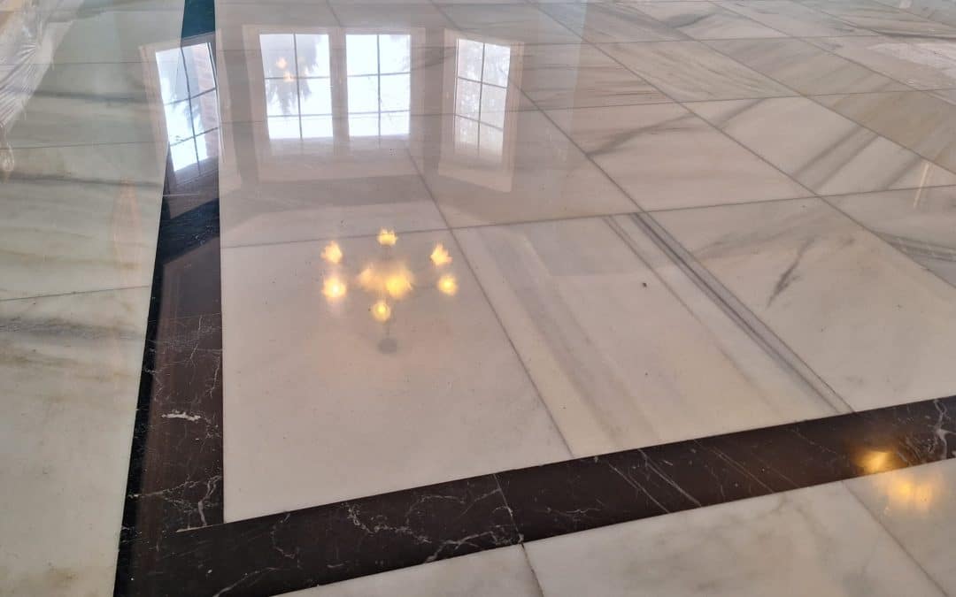 Cómo reparar un suelo de mármol y arreglar grietas y rayas